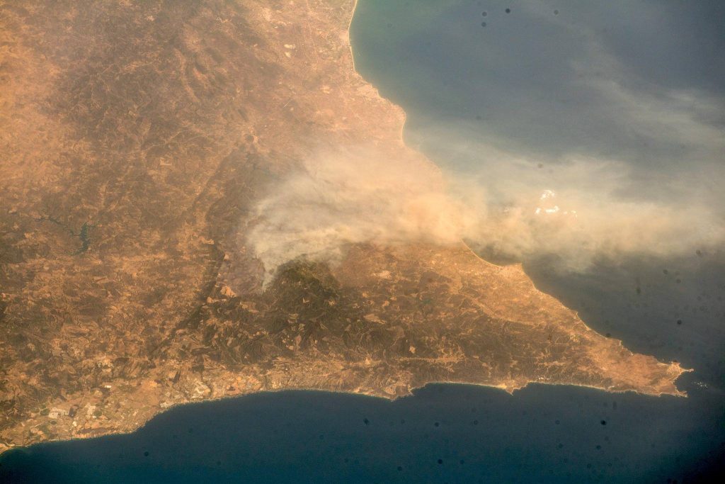 Algarve-Feuer von Monchique bis zur Weltraumstation ISS zu sehen