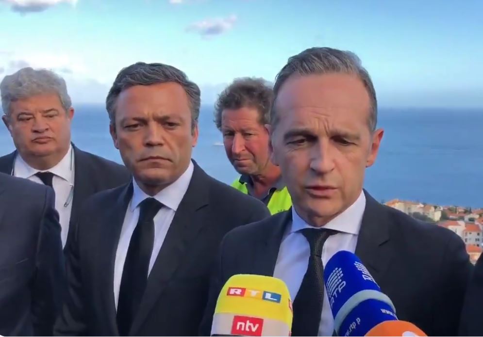 Maas besucht Madeira und spricht mit Angehörigen der Opfer des Busunglücks