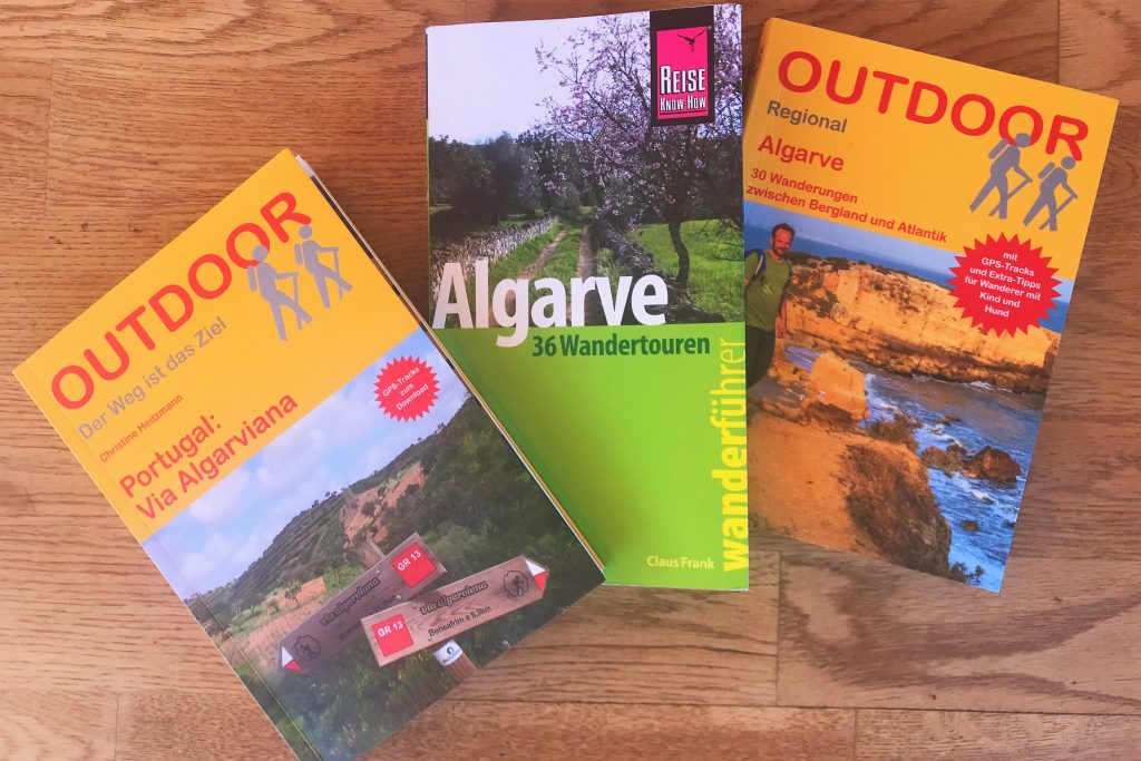 Wanderführer für die Algarve im Vergleich
